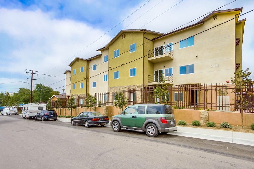 Virtual tour photo 1 of 40 for 2266 W Dunlop St