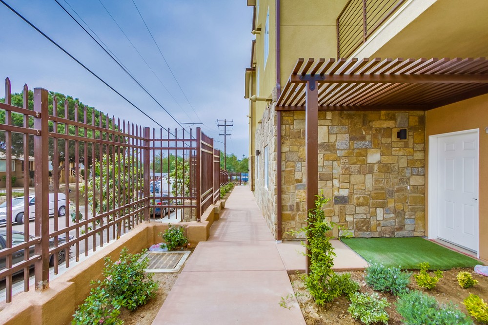 Virtual tour photo 5 of 40 for 2266 W Dunlop St