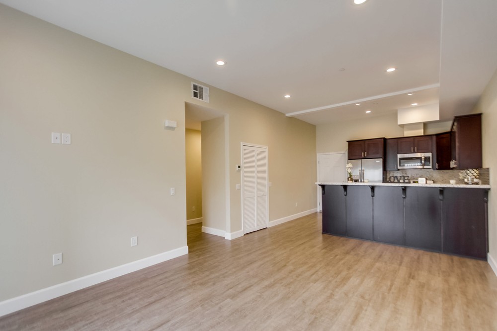 Virtual tour photo 10 of 40 for 2266 W Dunlop St