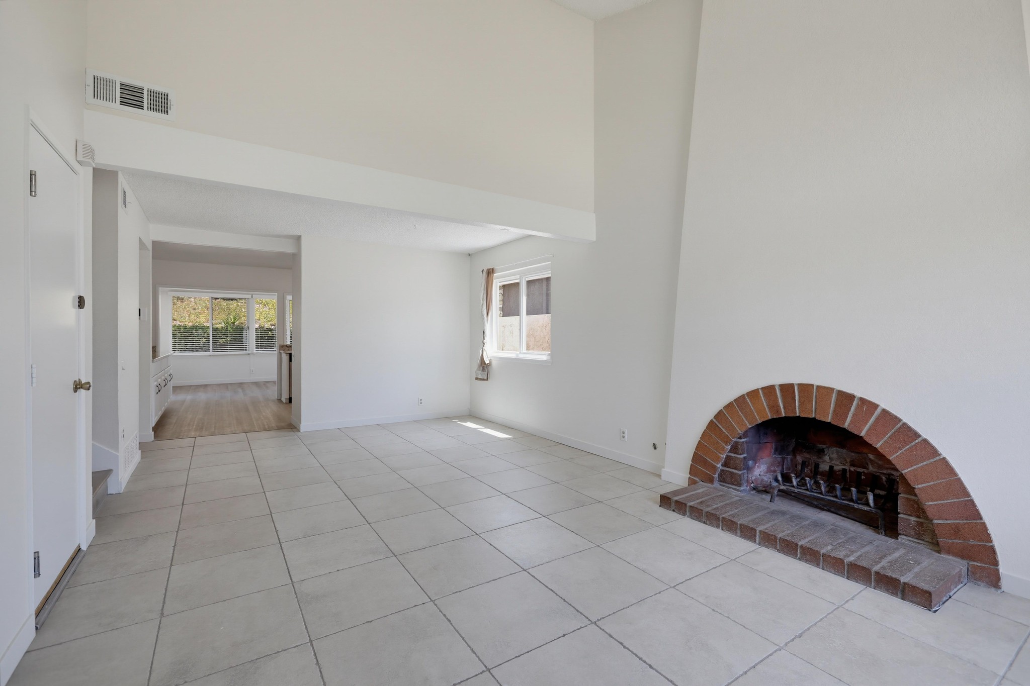 Virtual tour photo 6 of 60 for 22692 Via Santa Maria