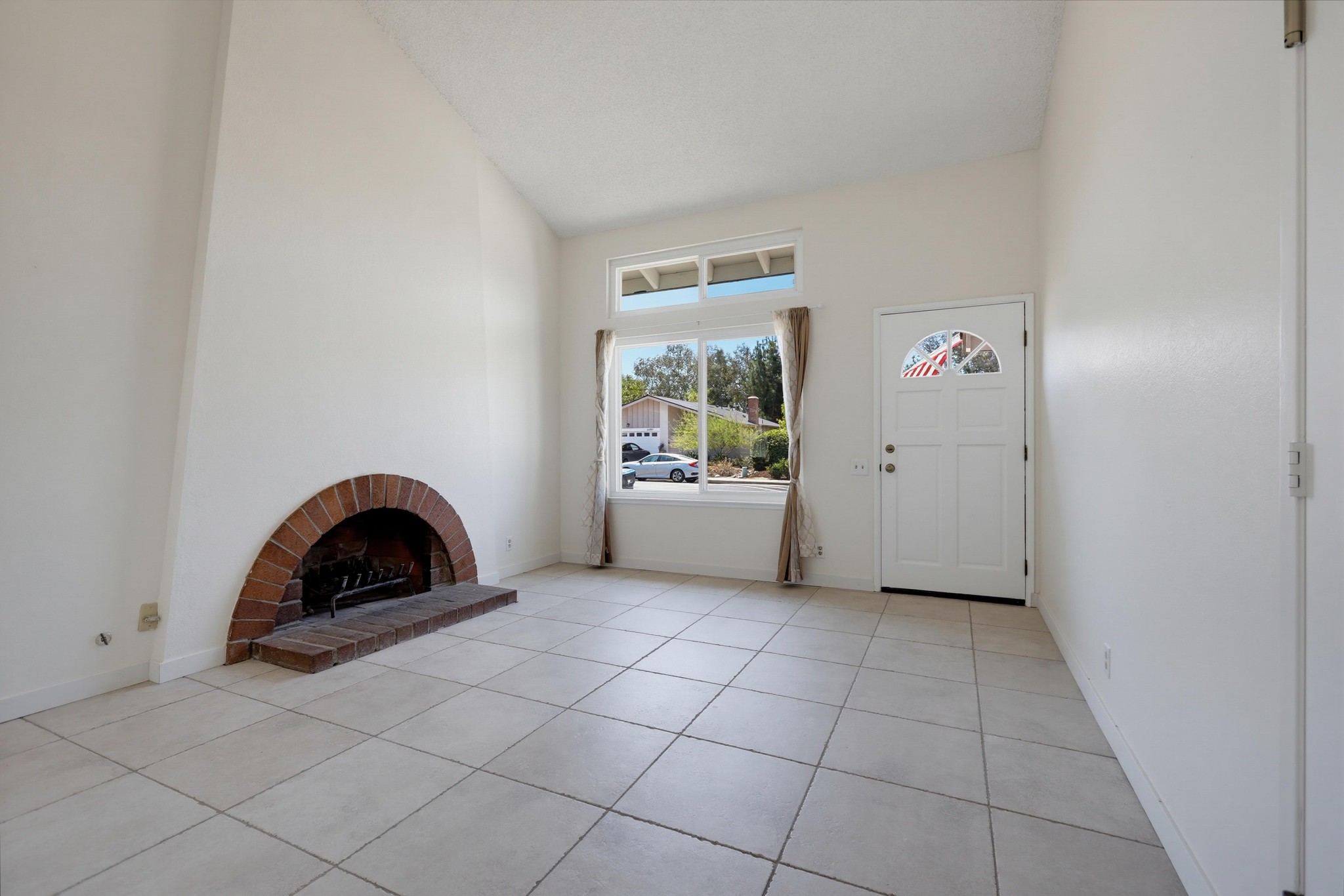 Virtual tour photo 10 of 60 for 22692 Via Santa Maria