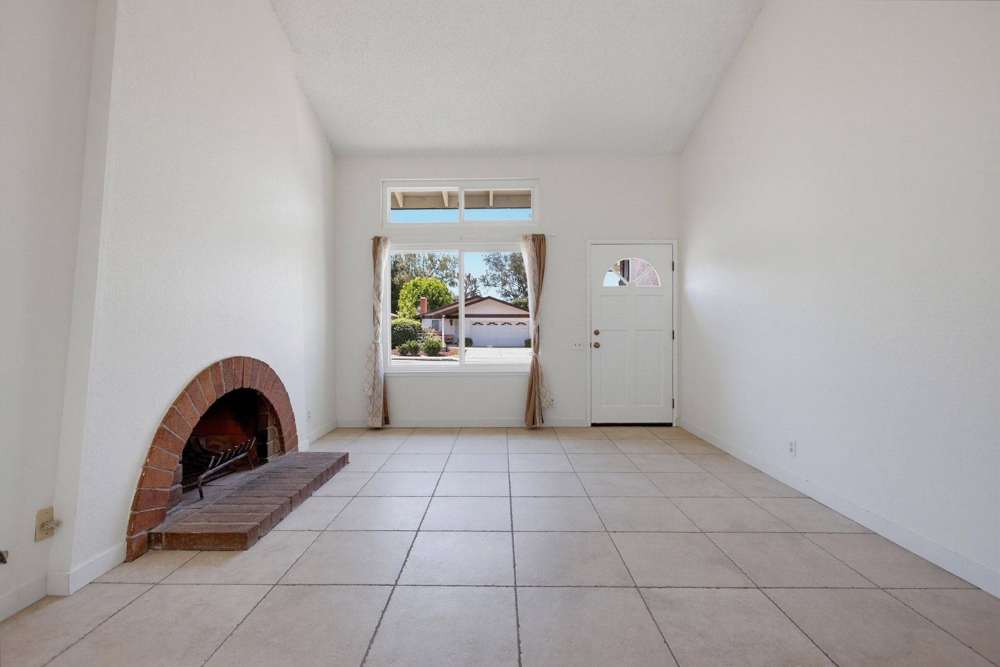 Virtual tour photo 11 of 60 for 22692 Via Santa Maria