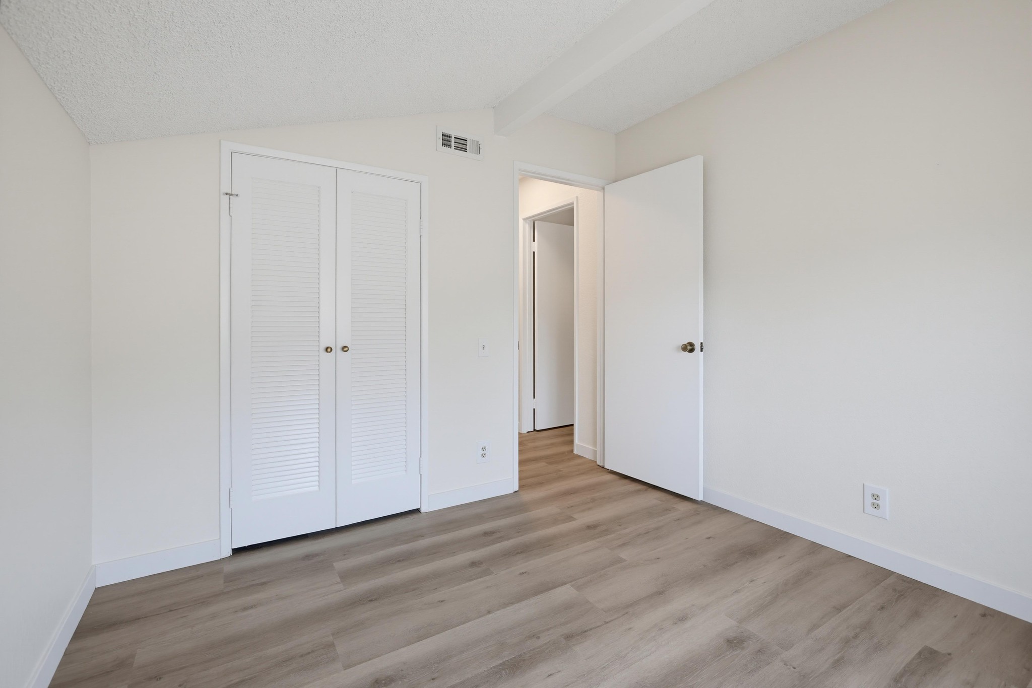 Virtual tour photo 44 of 60 for 22692 Via Santa Maria