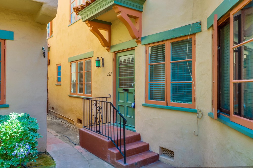 Virtual tour photo 8 of 25 for 227 Kalmia St