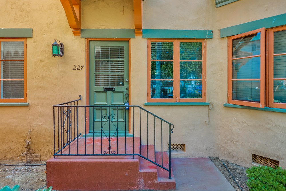 Virtual tour photo 9 of 25 for 227 Kalmia St