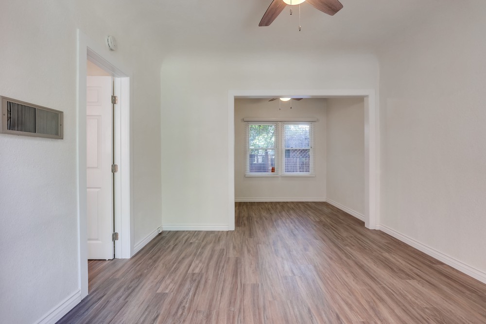 Virtual tour photo 11 of 25 for 227 Kalmia St