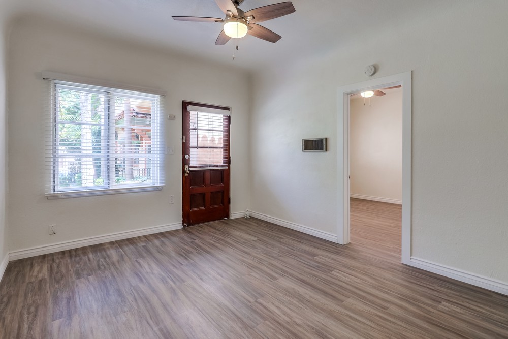 Virtual tour photo 13 of 25 for 227 Kalmia St
