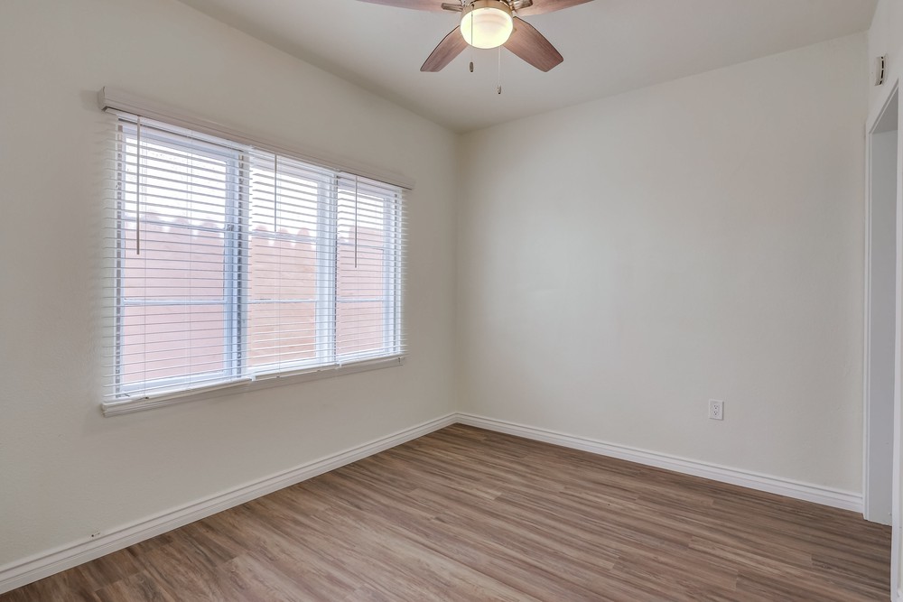 Virtual tour photo 19 of 25 for 227 Kalmia St