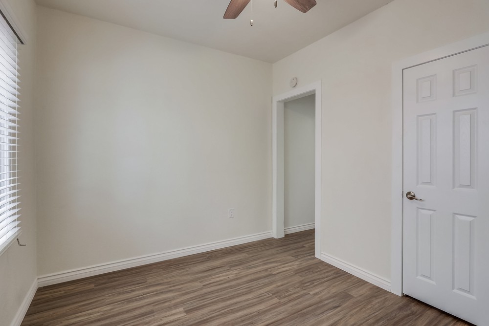 Virtual tour photo 21 of 25 for 227 Kalmia St