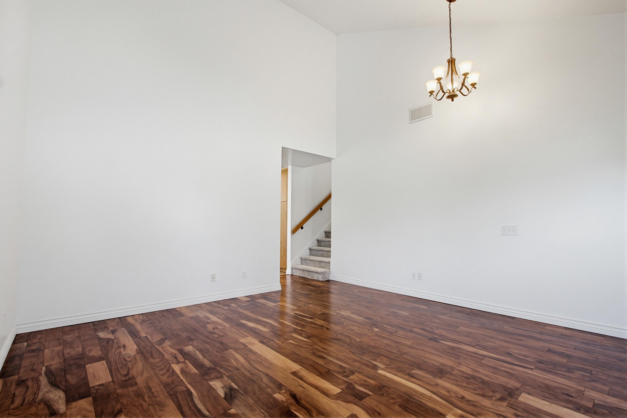 Virtual tour photo 10 of 59 for 227 Skyridge Ln