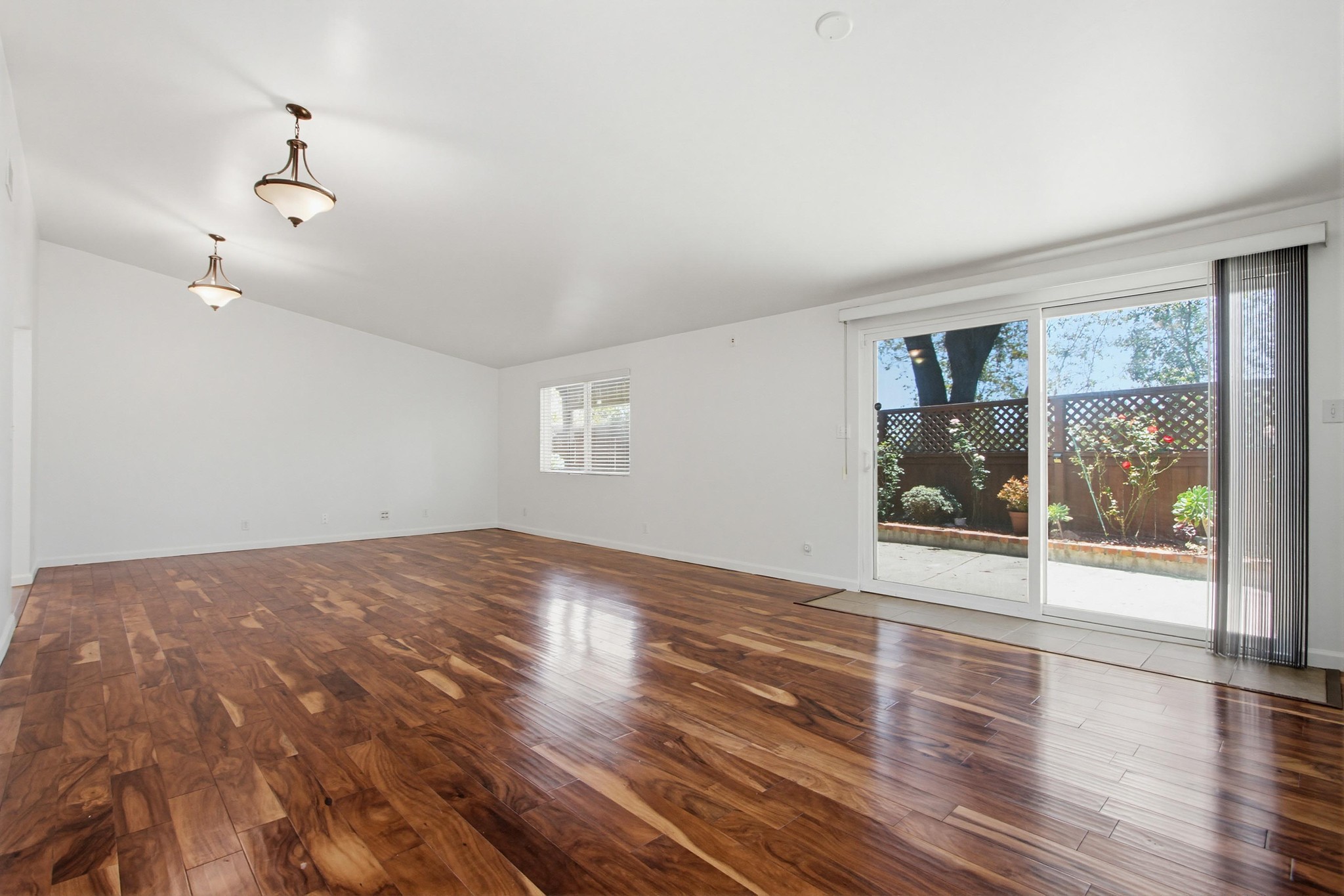 Virtual tour photo 26 of 59 for 227 Skyridge Ln