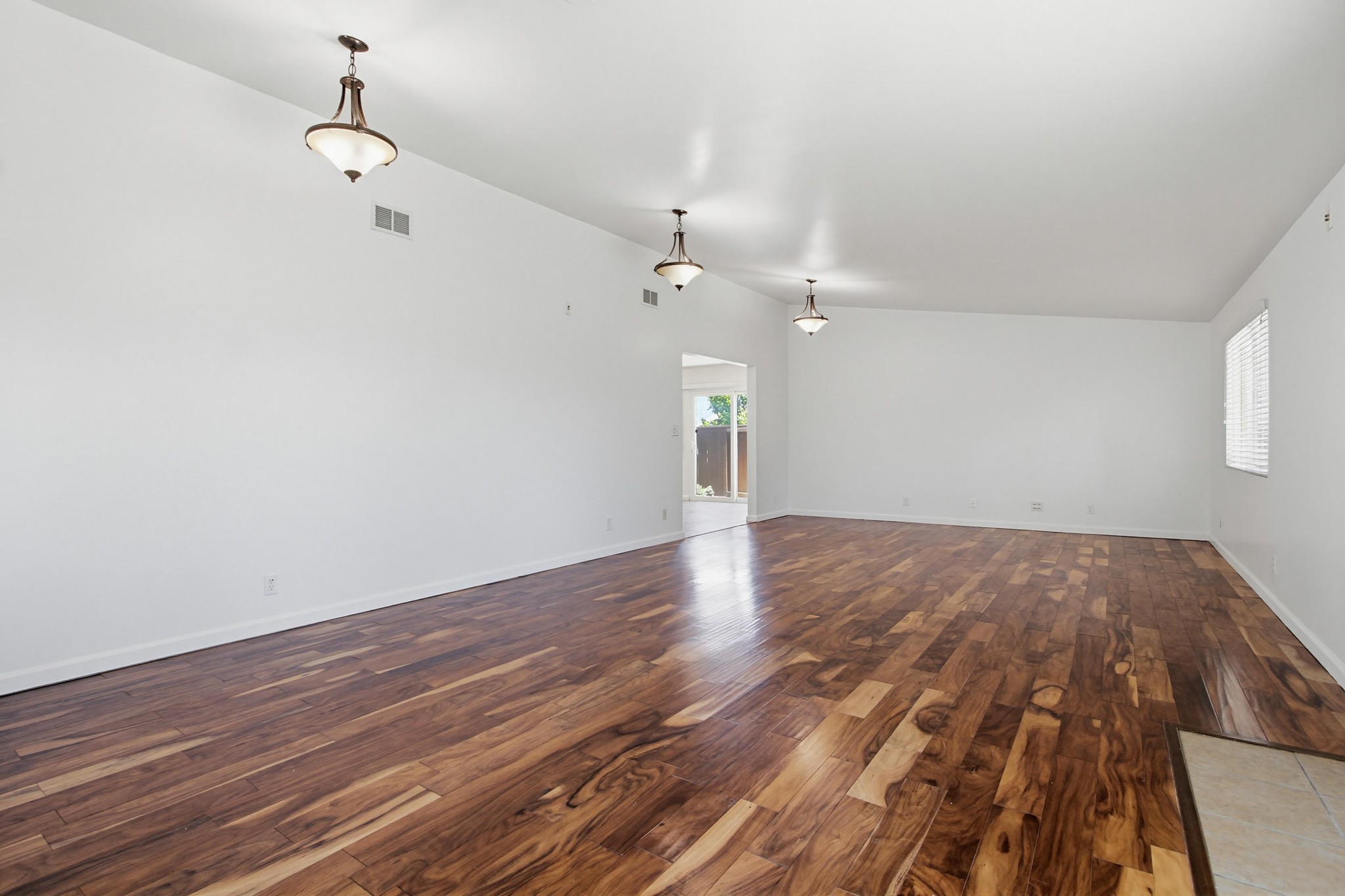 Virtual tour photo 27 of 59 for 227 Skyridge Ln