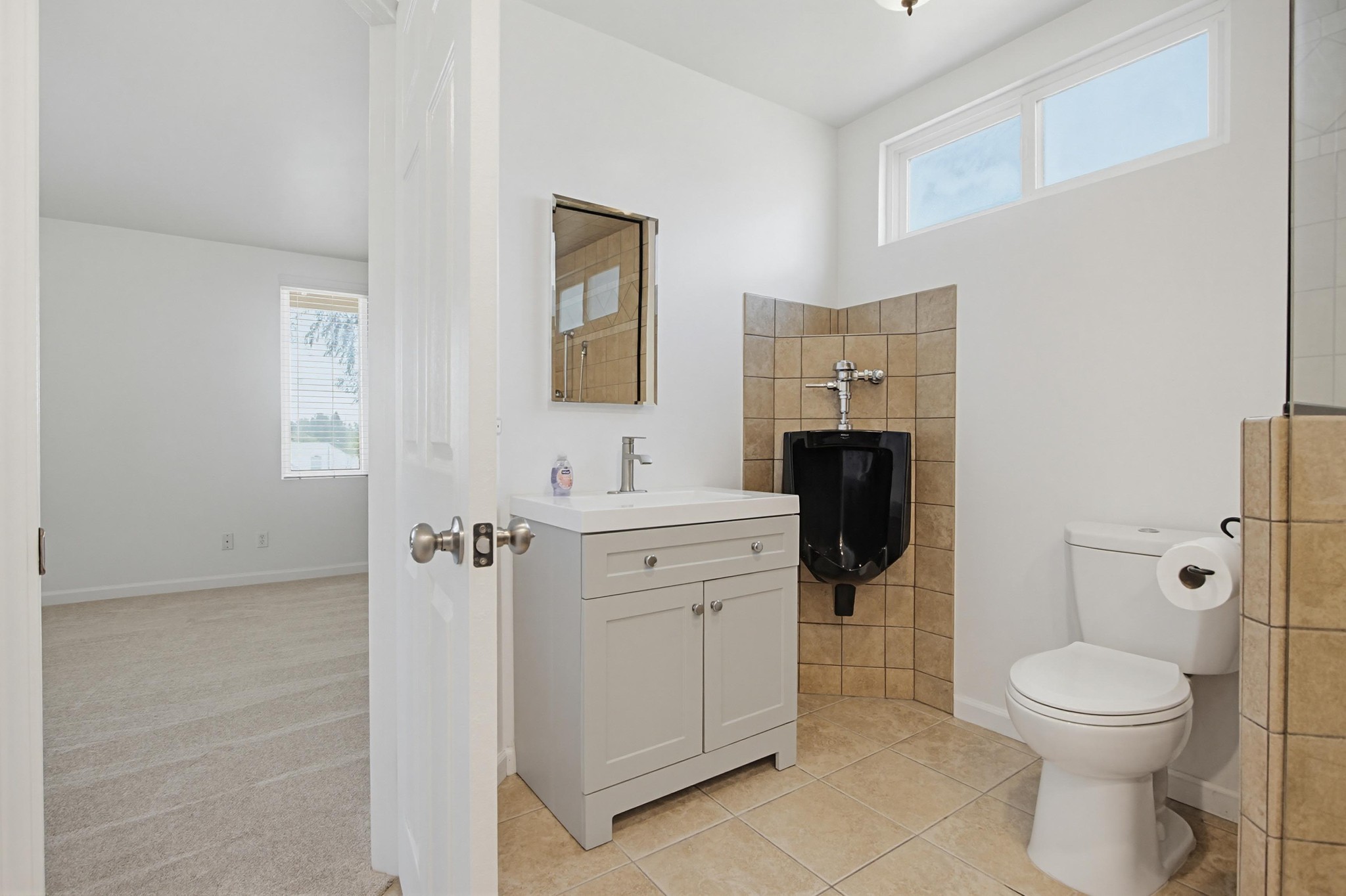 Virtual tour photo 42 of 59 for 227 Skyridge Ln