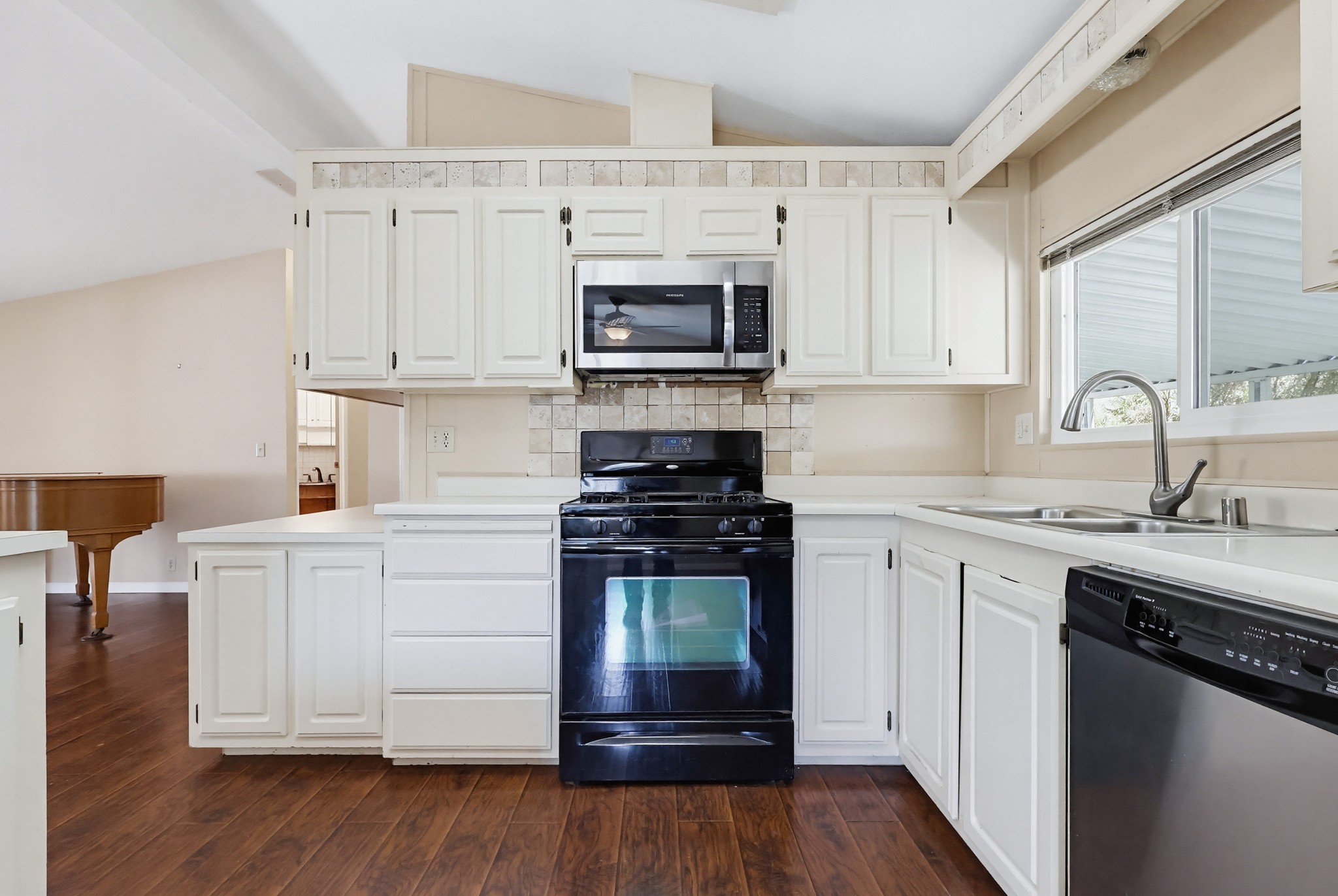 Virtual tour photo 26 of 71 for 2275 W 25th St #133
