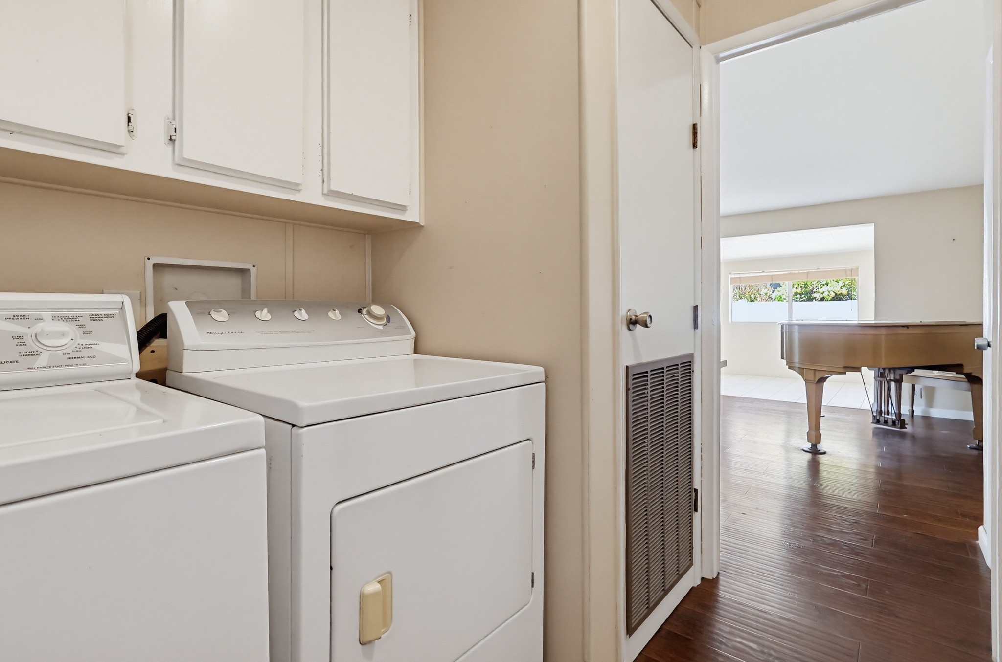 Virtual tour photo 34 of 71 for 2275 W 25th St #133