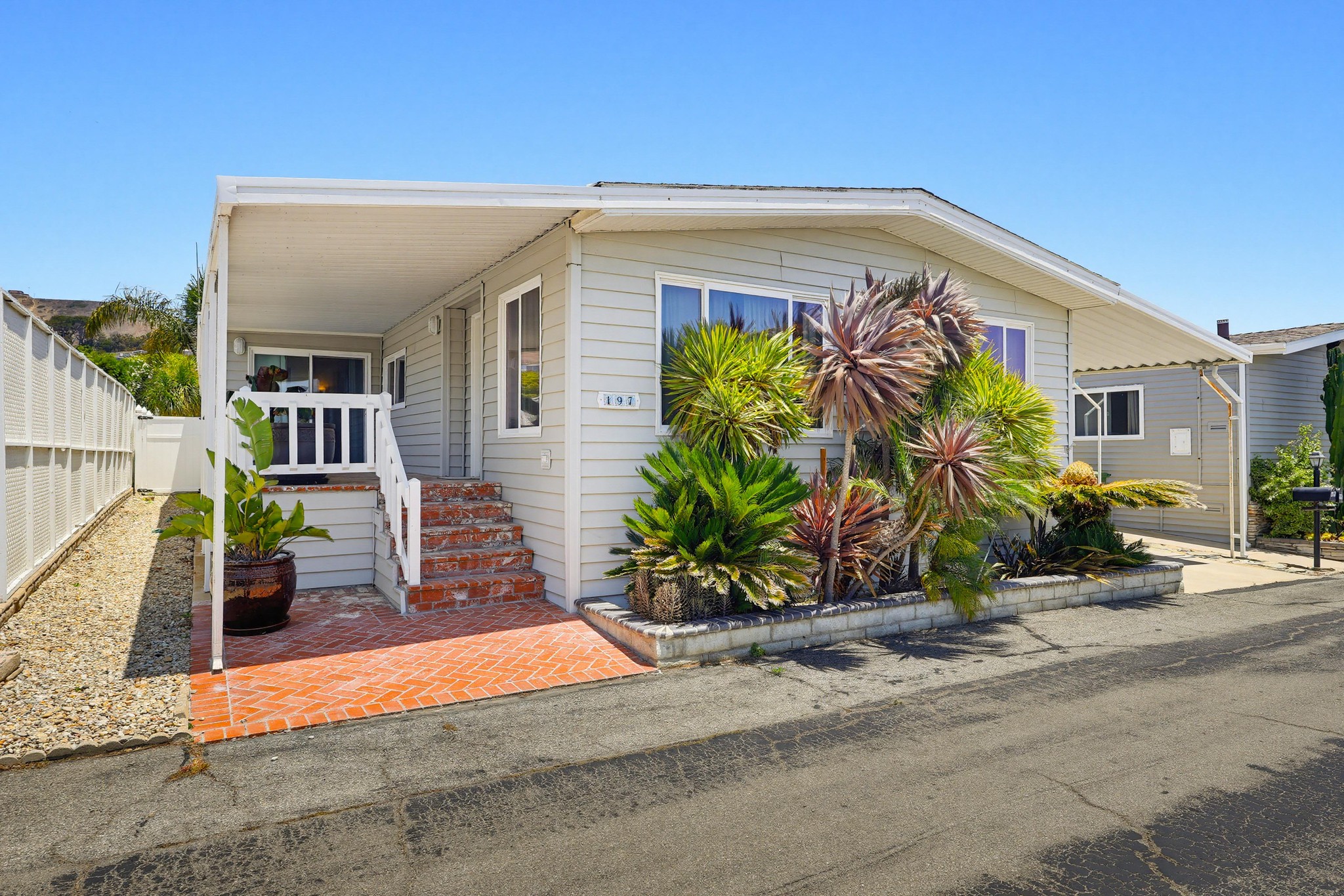 Virtual tour photo 1 of 55 for 2275 W 25th St #197