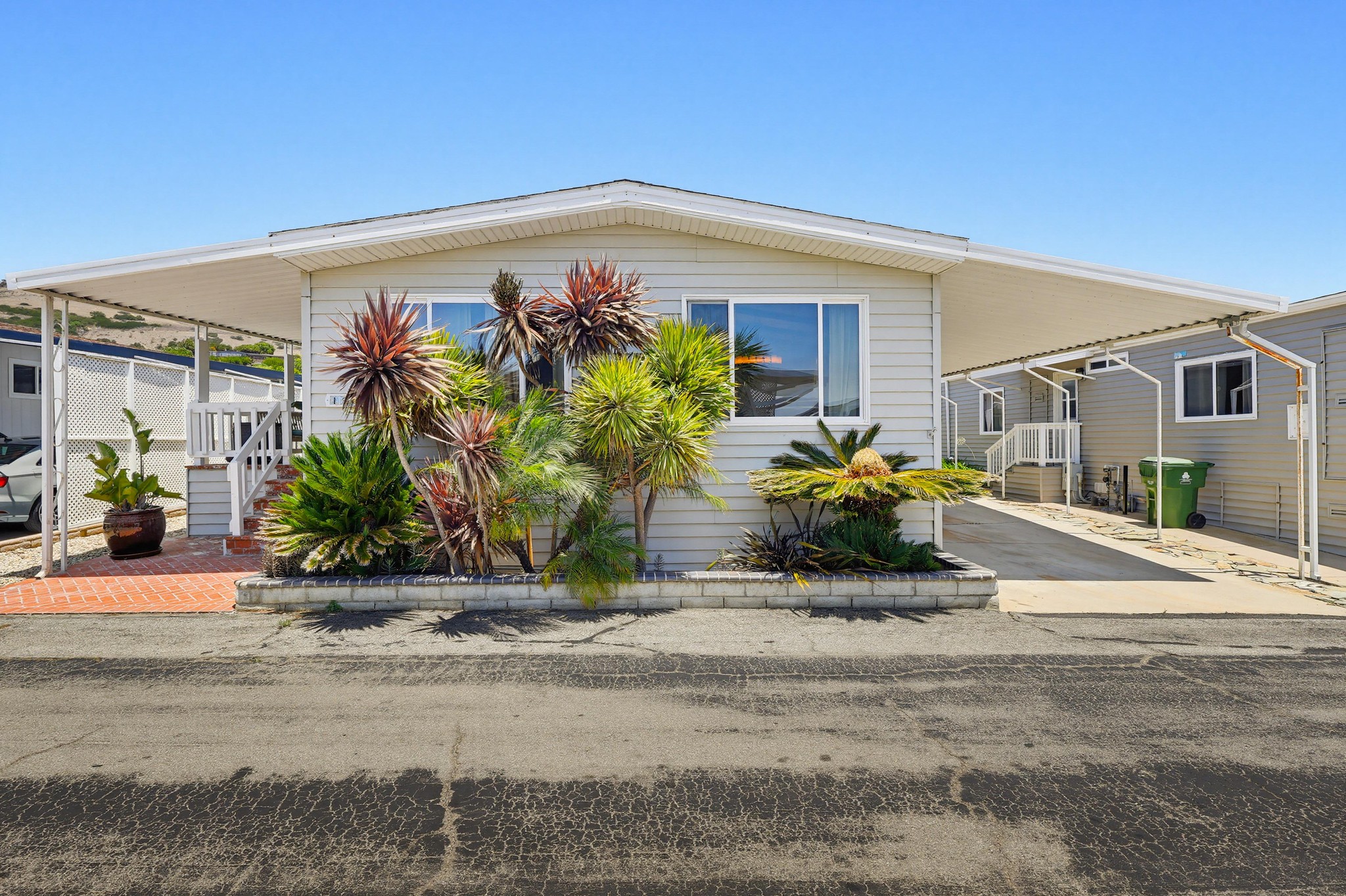 Virtual tour photo 3 of 55 for 2275 W 25th St #197