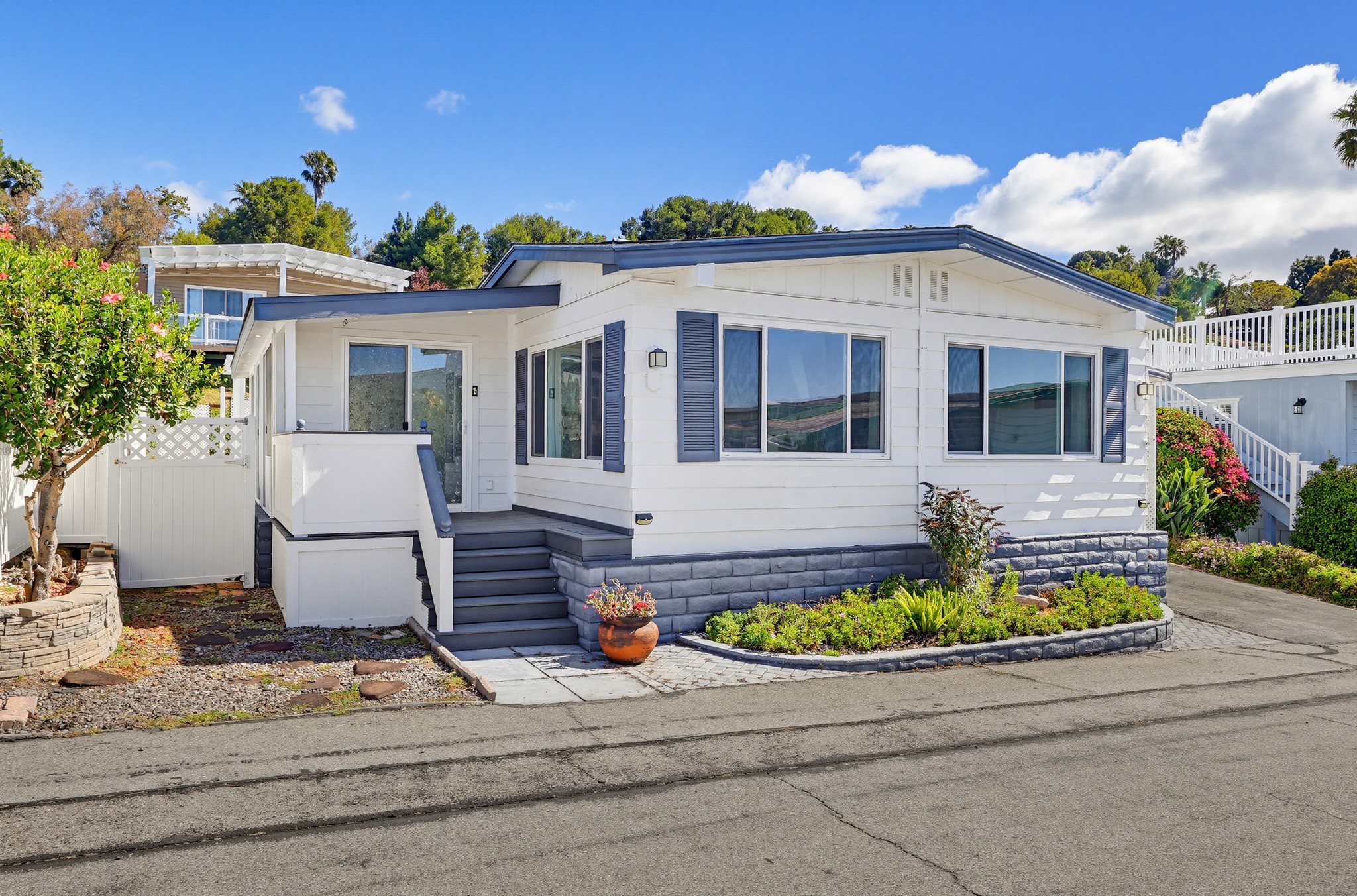 Virtual tour photo 1 of 74 for 2275 W 25th St #87
