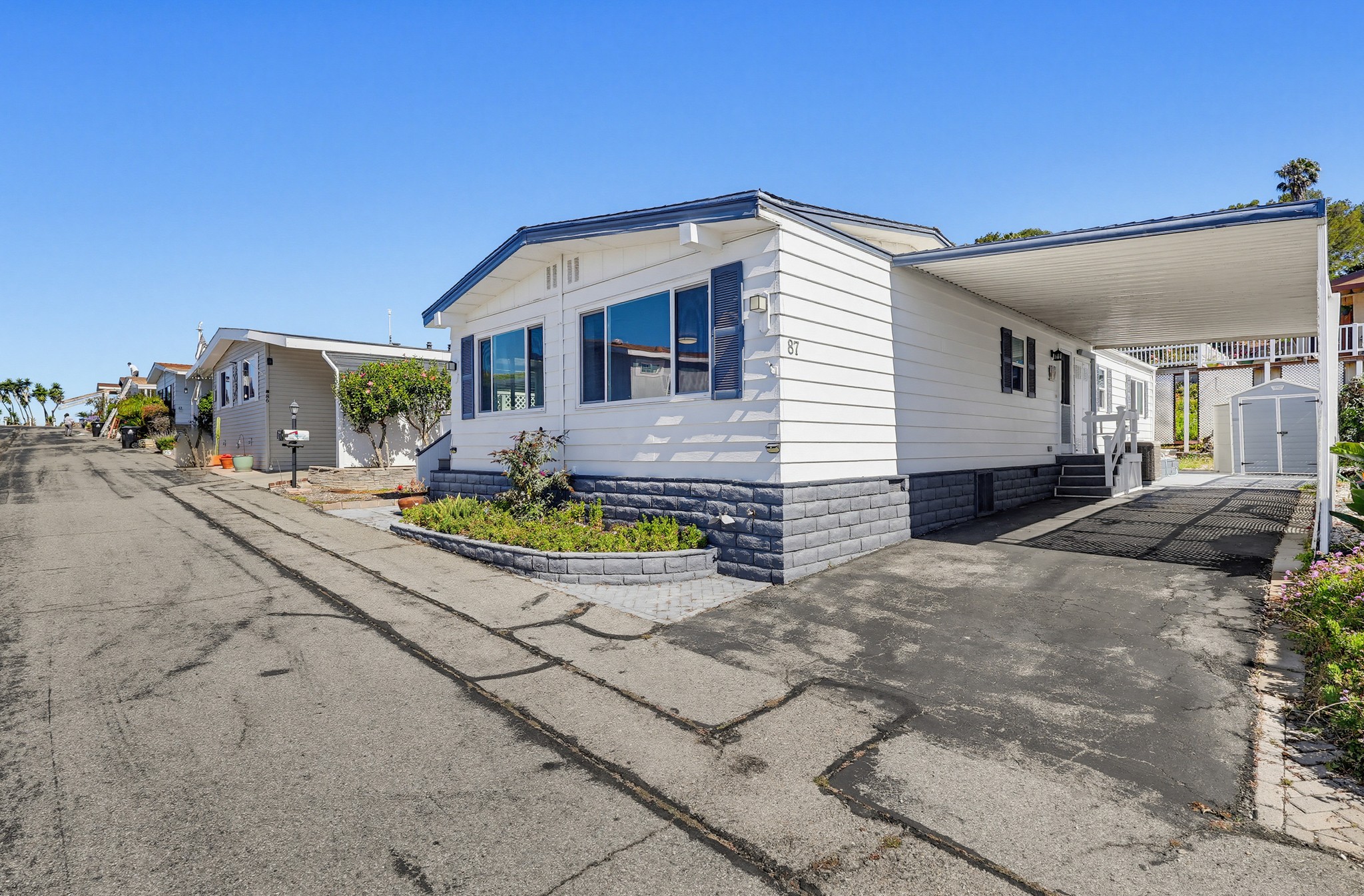 Virtual tour photo 3 of 74 for 2275 W 25th St #87