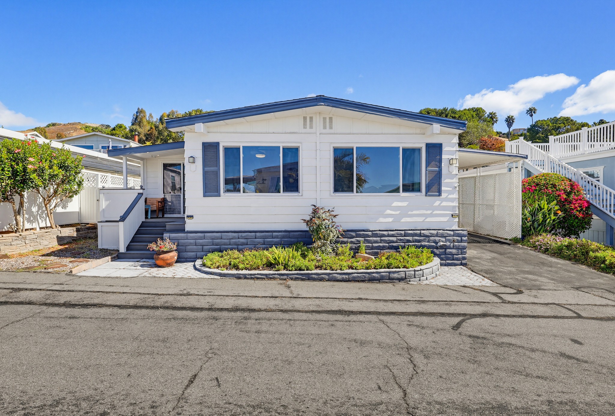 Virtual tour photo 4 of 74 for 2275 W 25th St #87