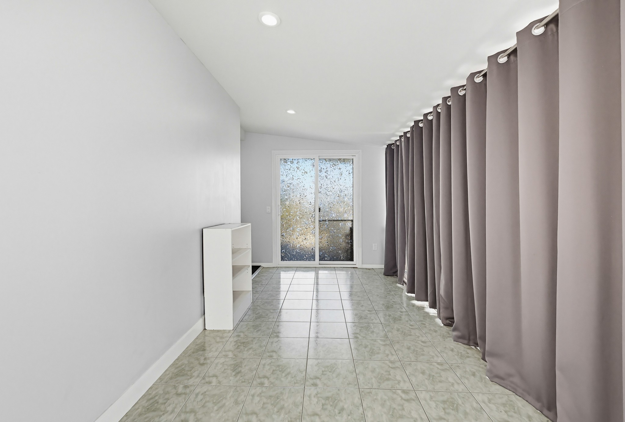 Virtual tour photo 10 of 74 for 2275 W 25th St #87