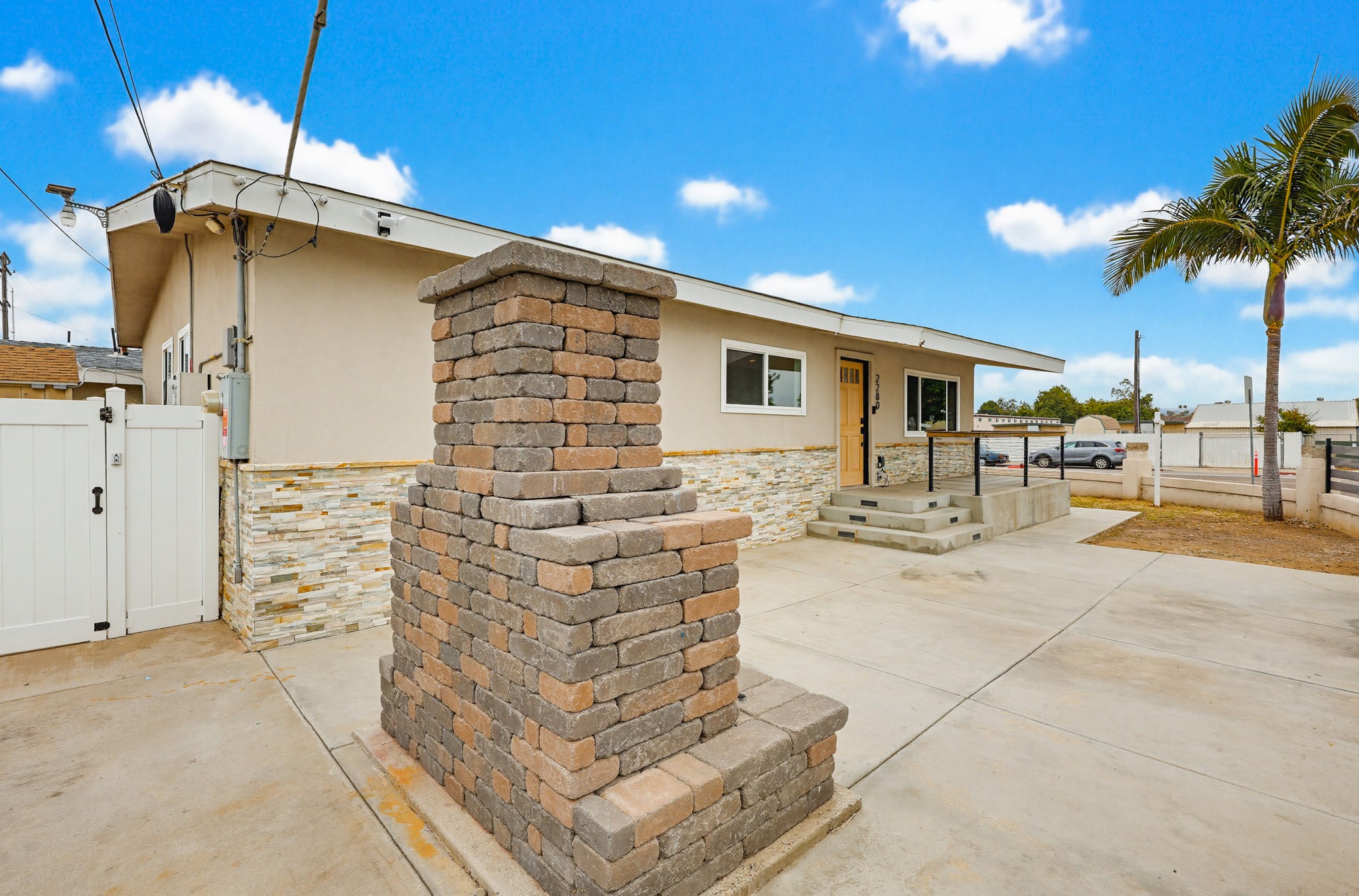 Virtual tour photo 7 of 90 for 2280 Hemlock Ave