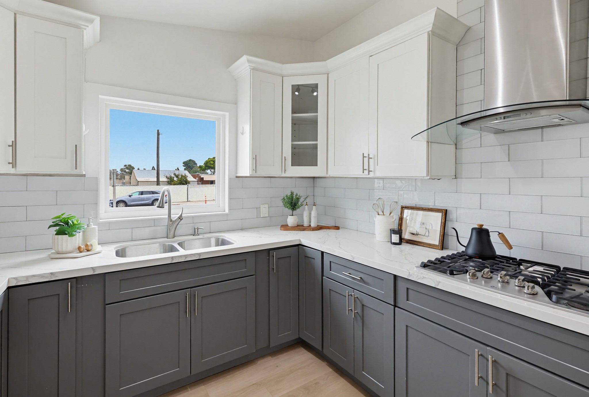 Virtual tour photo 21 of 90 for 2280 Hemlock Ave