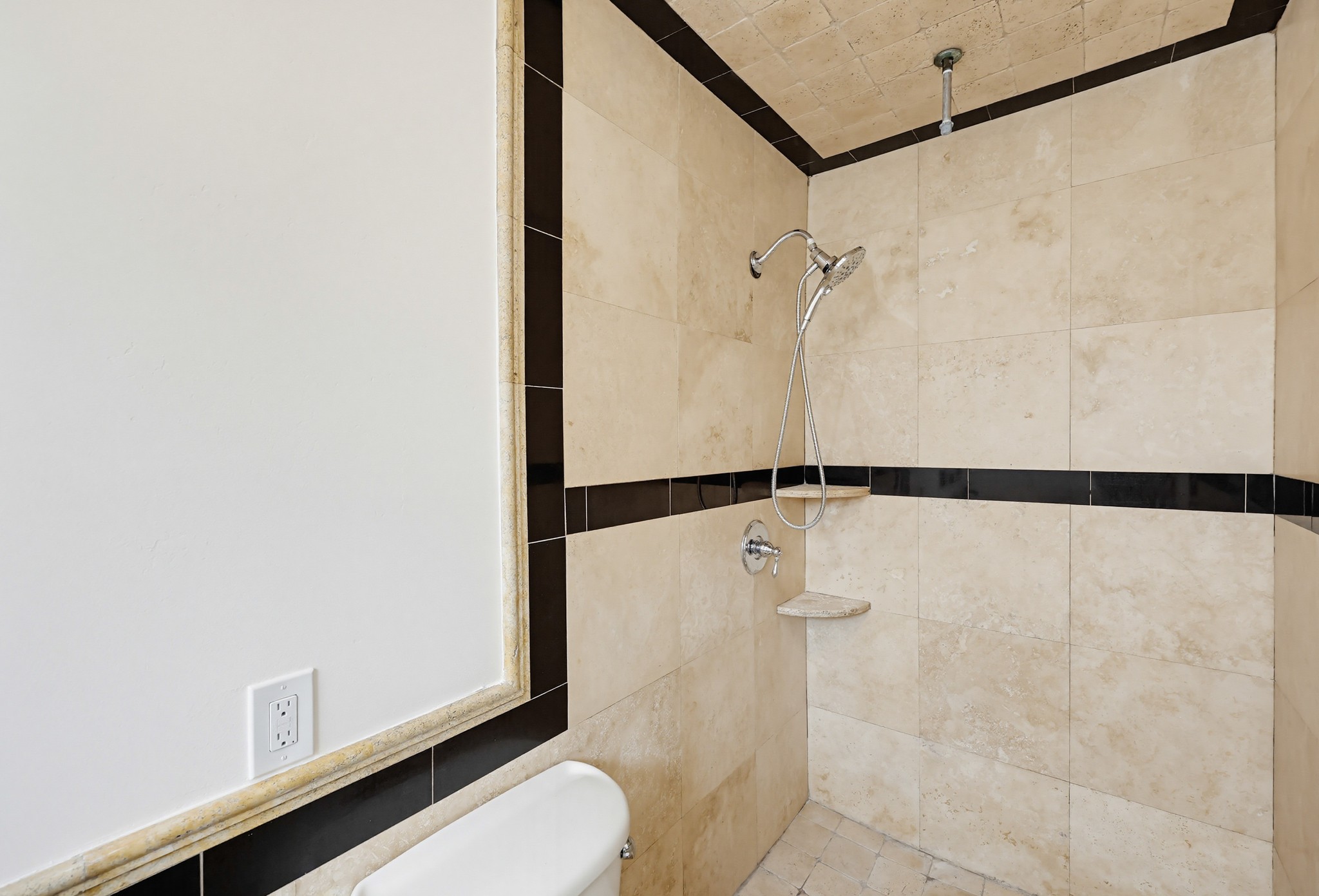 Virtual tour photo 31 of 90 for 2280 Hemlock Ave