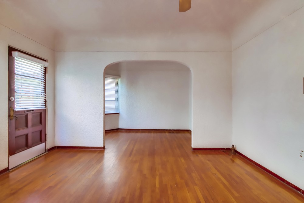 Virtual tour photo 4 of 25 for 229 Kalmia St