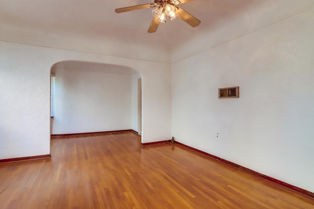 Virtual tour photo 5 of 25 for 229 Kalmia St