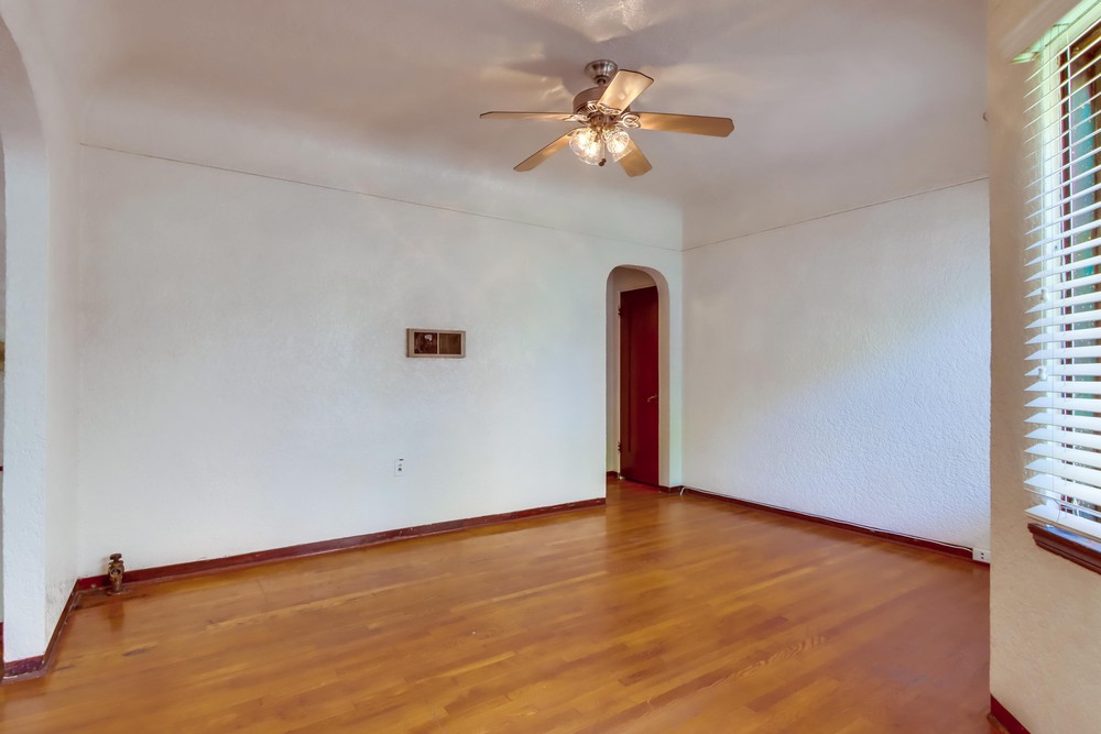 Virtual tour photo 6 of 25 for 229 Kalmia St