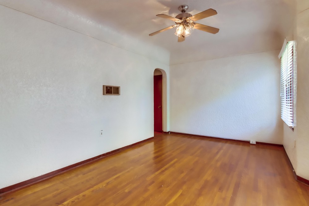 Virtual tour photo 7 of 25 for 229 Kalmia St