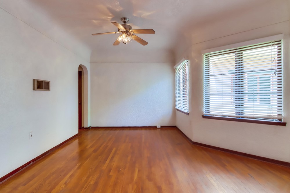 Virtual tour photo 8 of 25 for 229 Kalmia St