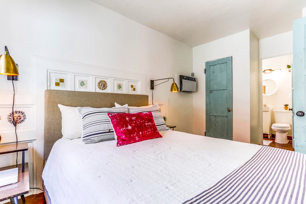 Virtual tour photo 38 of 46 for 2290 Congress St