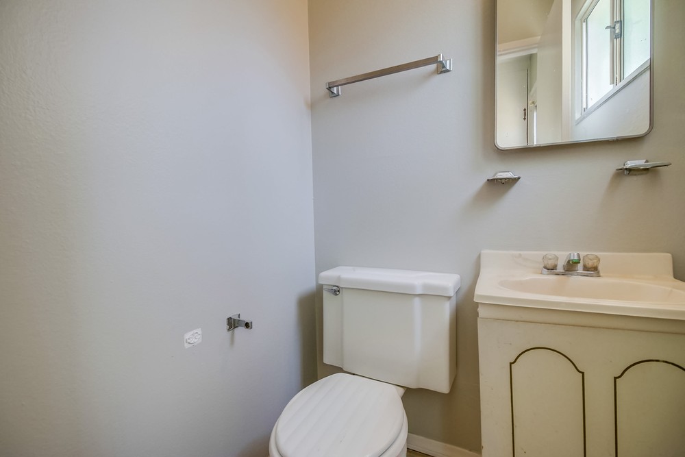 Virtual tour photo 18 of 36 for 2290 Salisbury Dr