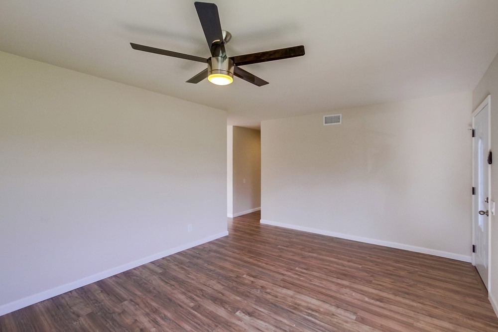 Virtual tour photo 11 of 33 for 2294 Barney St