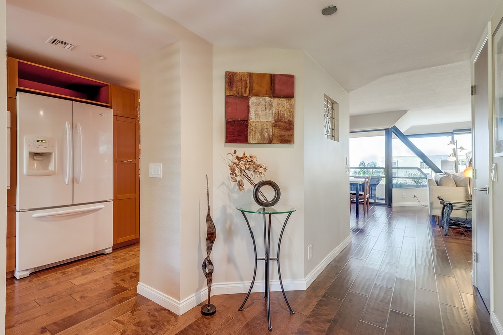 Virtual tour photo 8 of 55 for 230 W Laurel St #401