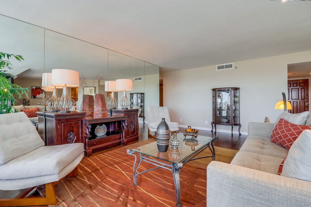 Virtual tour photo 14 of 55 for 230 W Laurel St #401