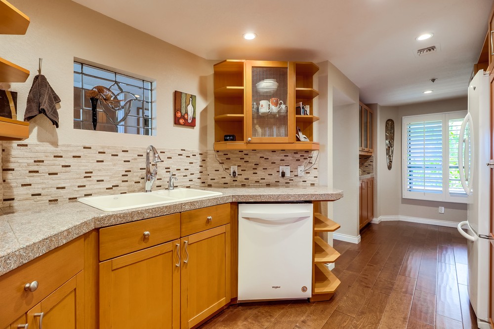 Virtual tour photo 27 of 55 for 230 W Laurel St #401