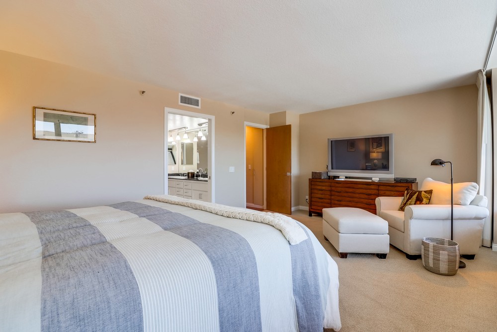 Virtual tour photo 37 of 55 for 230 W Laurel St #401
