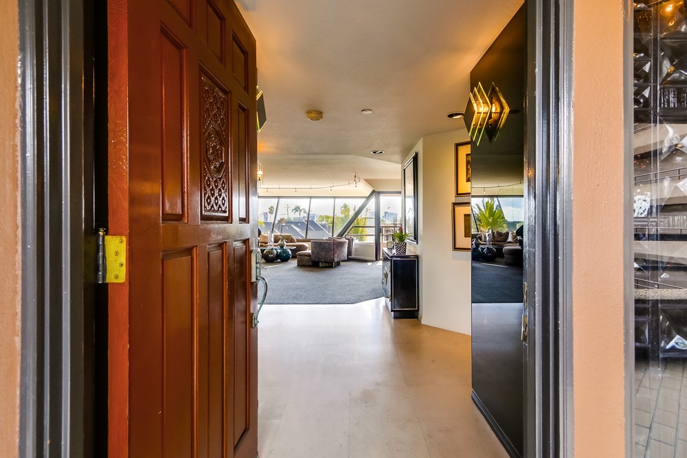 Virtual tour photo 13 of 73 for 230 W Laurel St