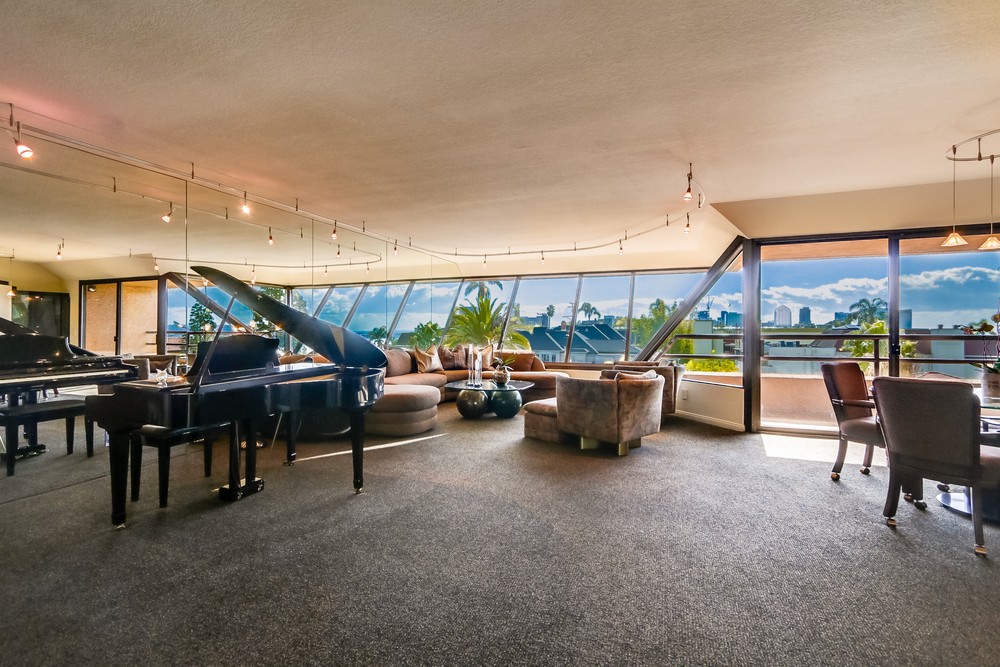 Virtual tour photo 16 of 73 for 230 W Laurel St