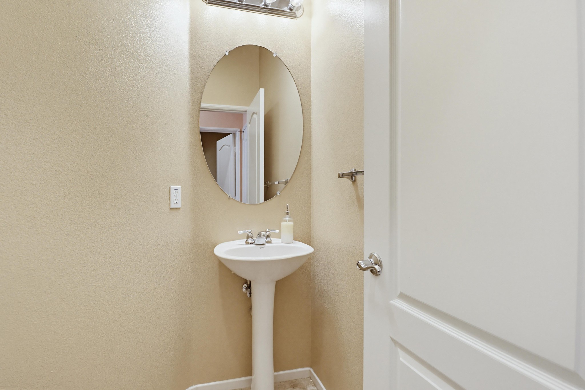 Virtual tour photo 18 of 50 for 2318 Gardenia Way