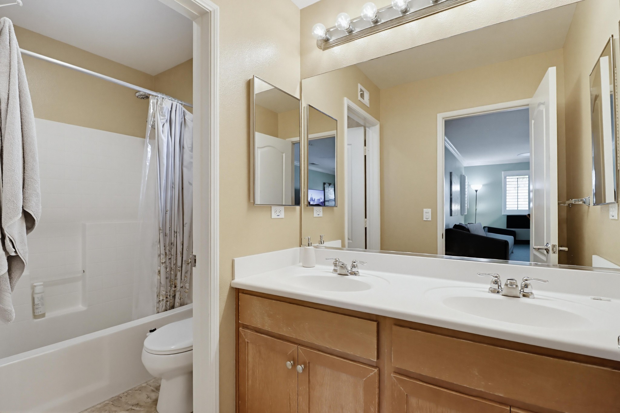 Virtual tour photo 37 of 50 for 2318 Gardenia Way
