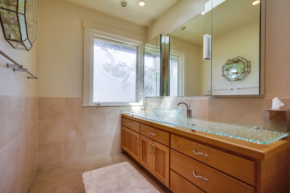 Virtual tour photo 33 of 66 for 2324 Locust Street