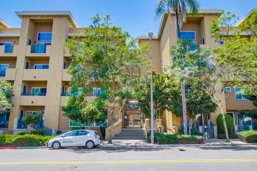Virtual tour photo 4 of 42 for 2330 1st Ave