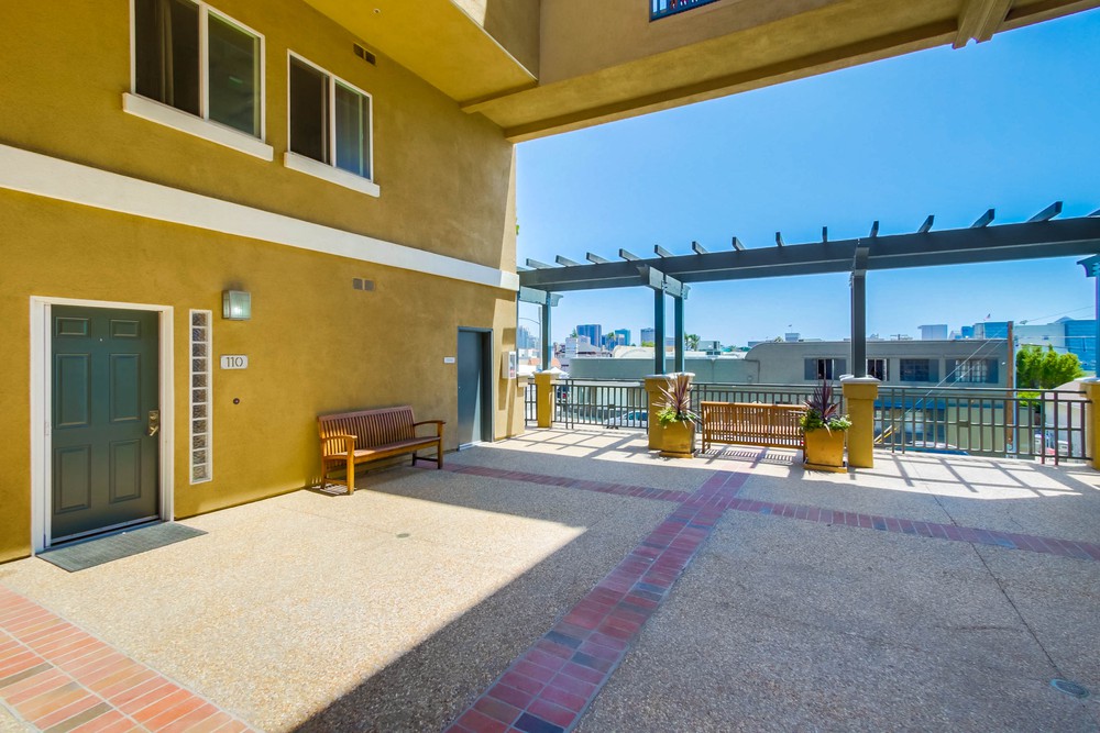 Virtual tour photo 7 of 42 for 2330 1st Ave