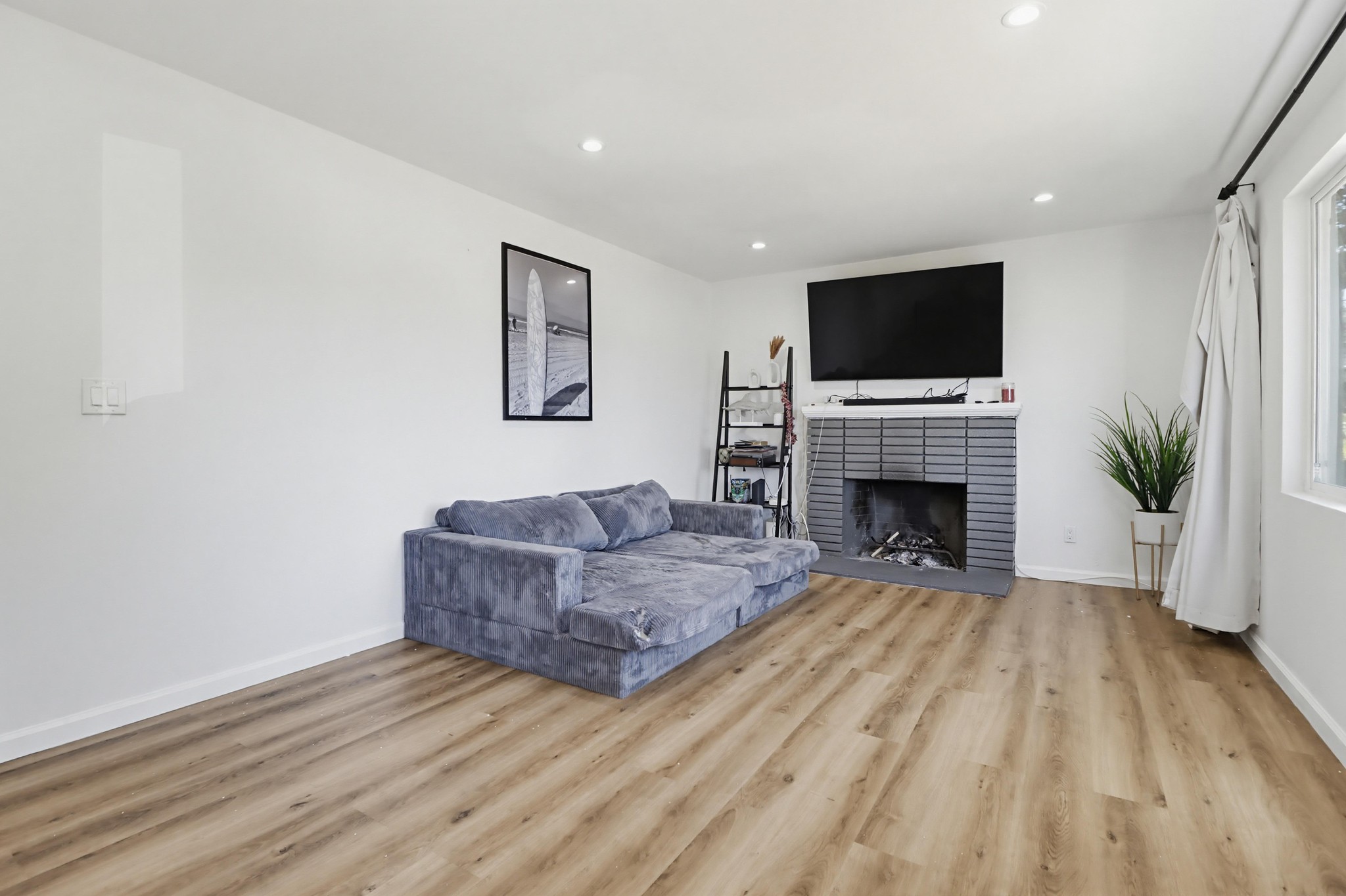 Virtual tour photo 8 of 86 for 2330 Di Foss St