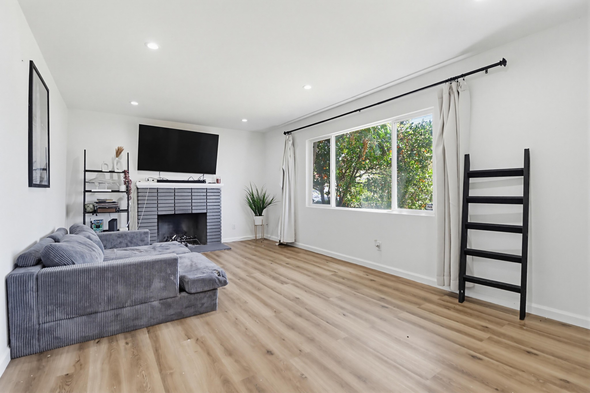 Virtual tour photo 9 of 86 for 2330 Di Foss St
