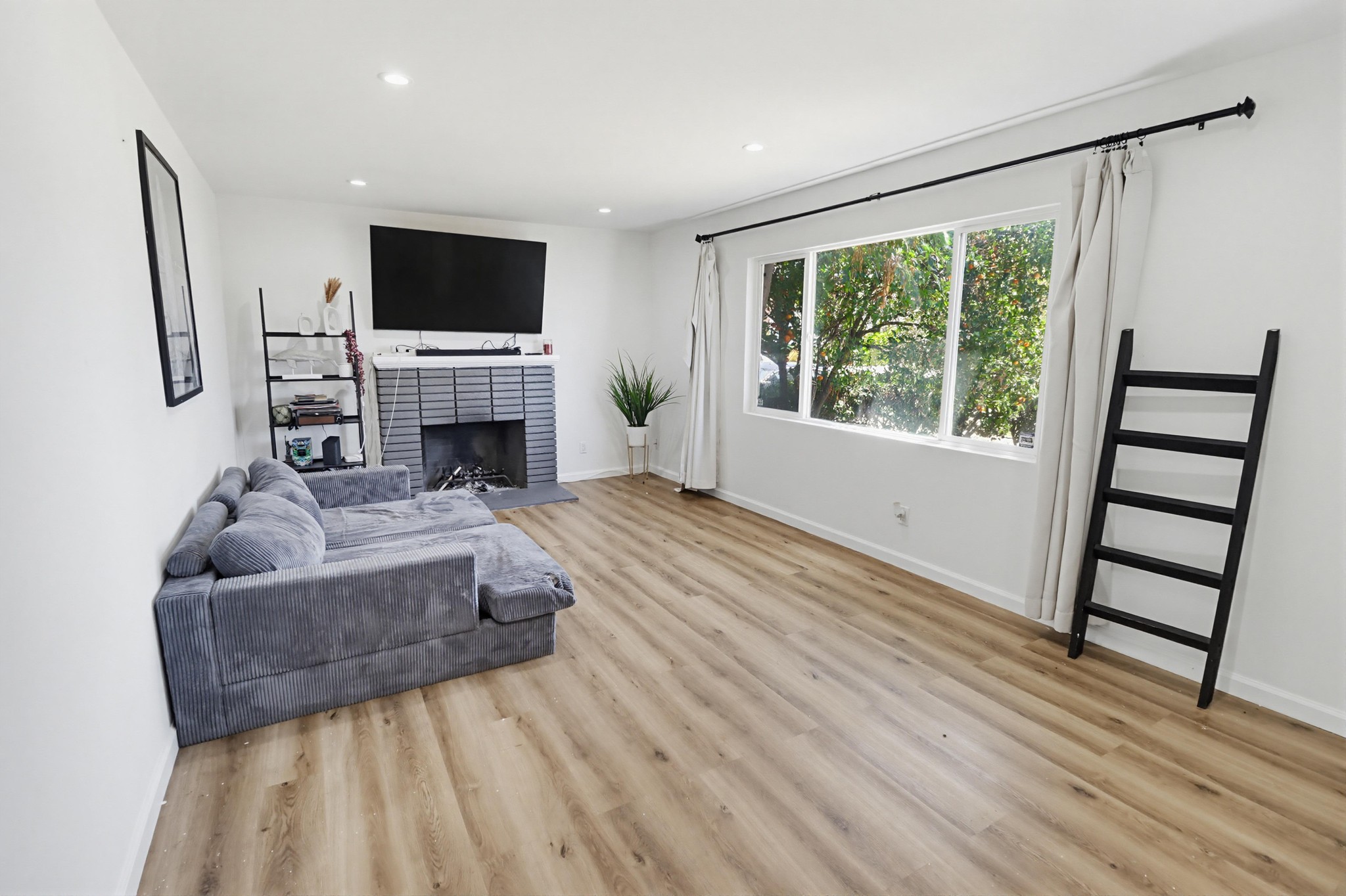 Virtual tour photo 10 of 86 for 2330 Di Foss St